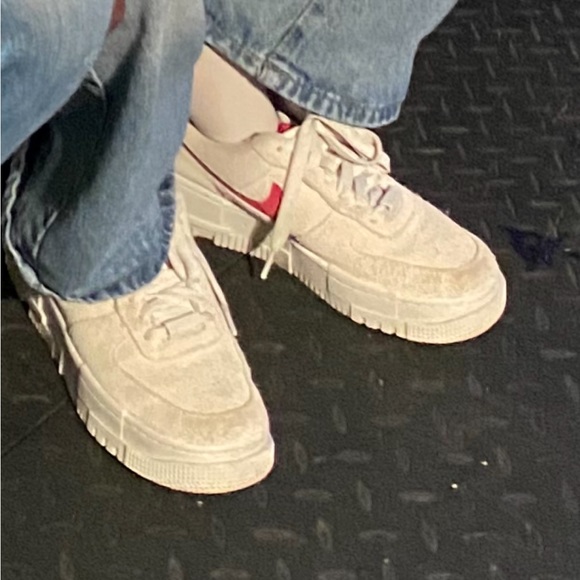 NIKE AF1s air force ones, white and red/dark pink, six 7 womens (5.5 mens) - Picture 2 of 4